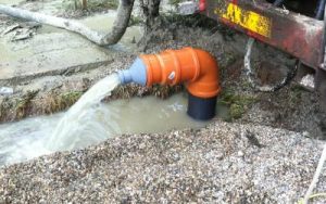 Epuismente: lucrări de epuismente este o instalație tehnică utilizată în construcții pentru a extrage apa subterană (pânza freatică) și a menține uscată o zonă de excavare. https://euroforaj.ro/